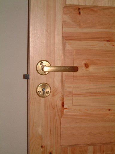 DIYで玄関ドアの鍵交換をするメリット