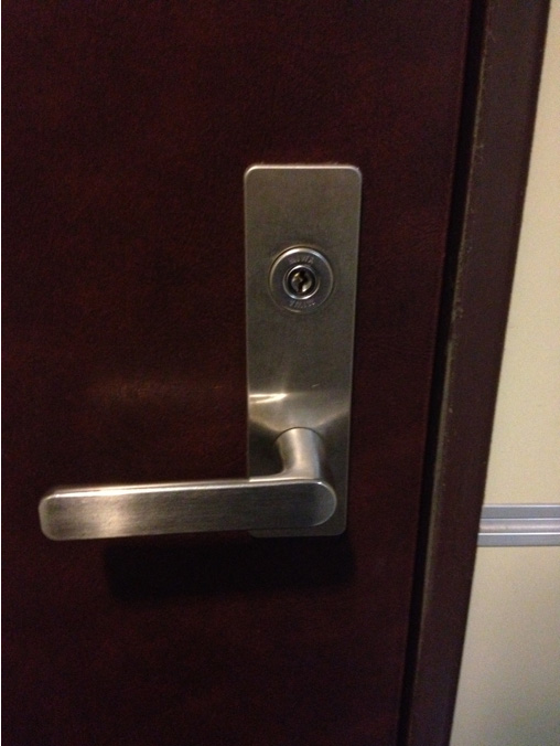 【千葉市】「WEST」玄関ドアの鍵交換の画像イメージ