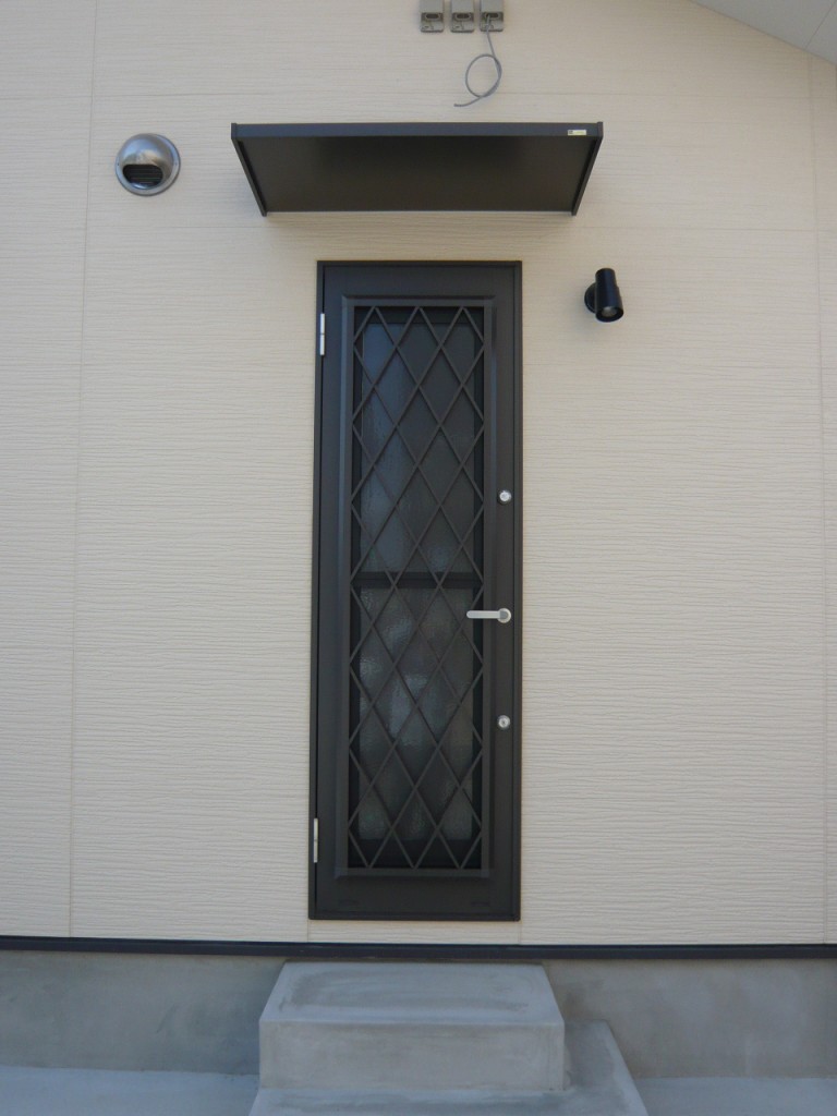 【東京都渋谷区】「SHOWA（ユーシンショウワ）」トステムの勝手口ドアの鍵交換の画像イメージ