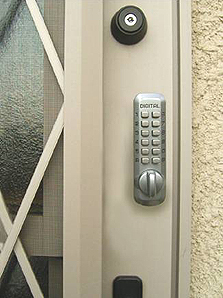 【大阪府茨木市】玄関の鍵交換の画像イメージ