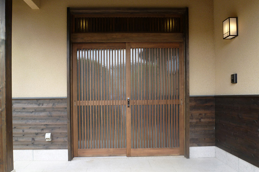 【中野区】「WEST(ウエスト)」玄関の引戸の鍵交換の画像イメージ