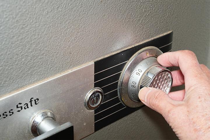 勘違い!金庫は半永久的には使えない?