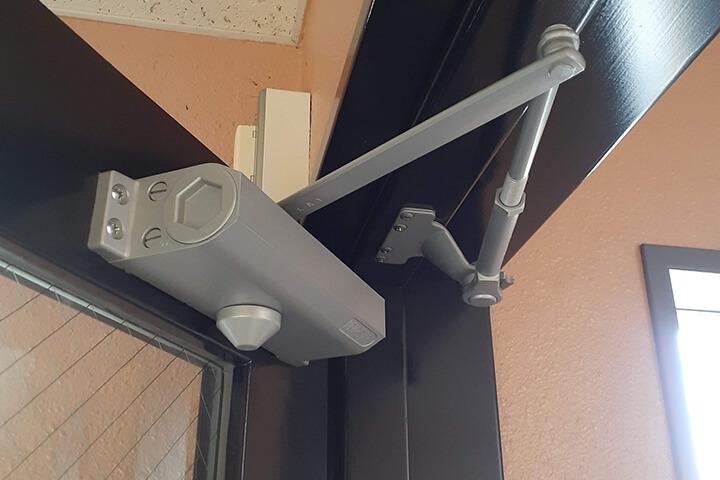 ドアクローザーの仕組み