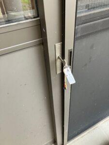 【栃木県宇都宮市金田町】「WEST」物置の引き違い錠（鍵の交換）の画像イメージ