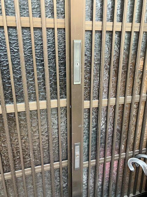 【栃木県鹿沼市幸町】「MIWA」玄関引き違い錠（鍵の交換）の画像イメージ
